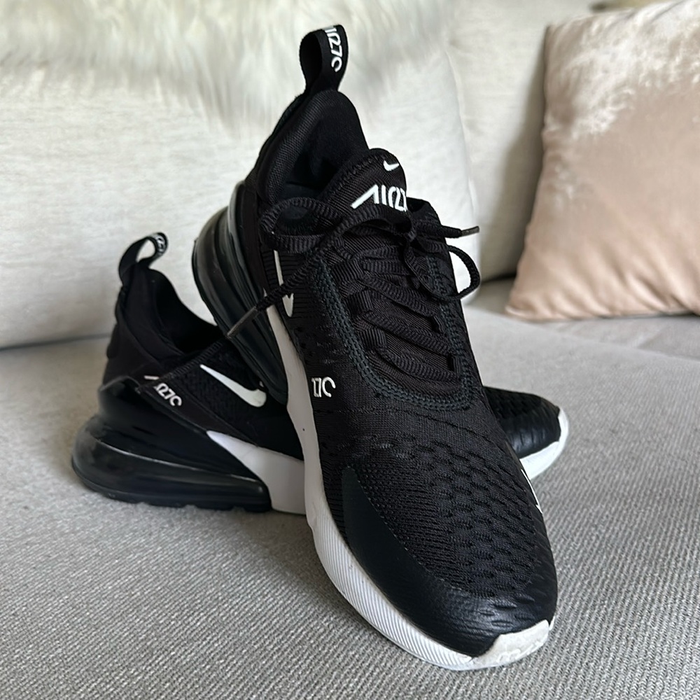 NIKE AIR MAX 270 7.5